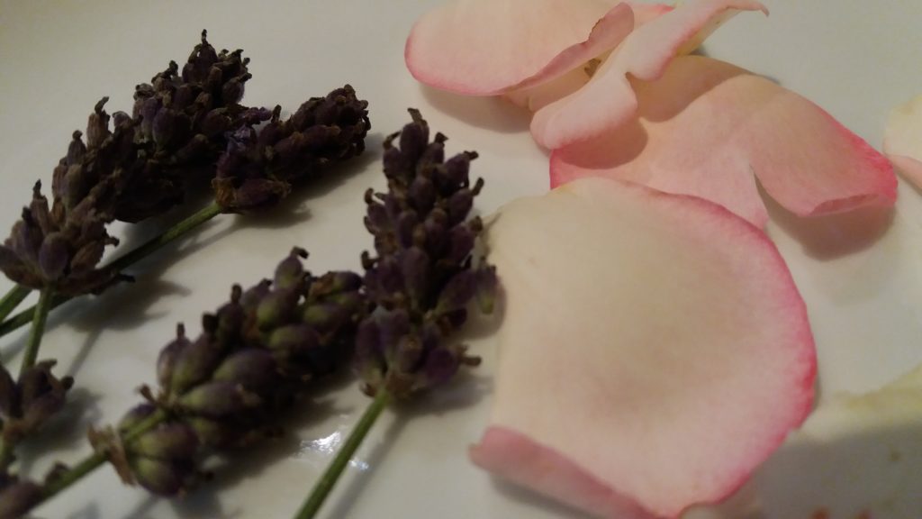 Dried Lavandel and Rose petals